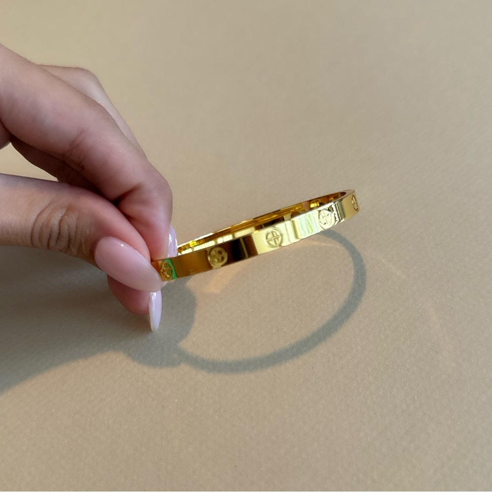 Minimalist gold bangle N996 - Picture 3 of 4